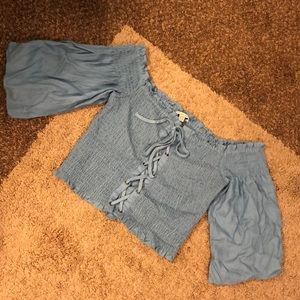 Cropped lace up bell sleeve top!